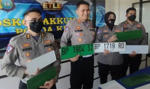 Pelat Nomor Hijau