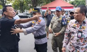 Bupati Pati Menantang Warga Demo