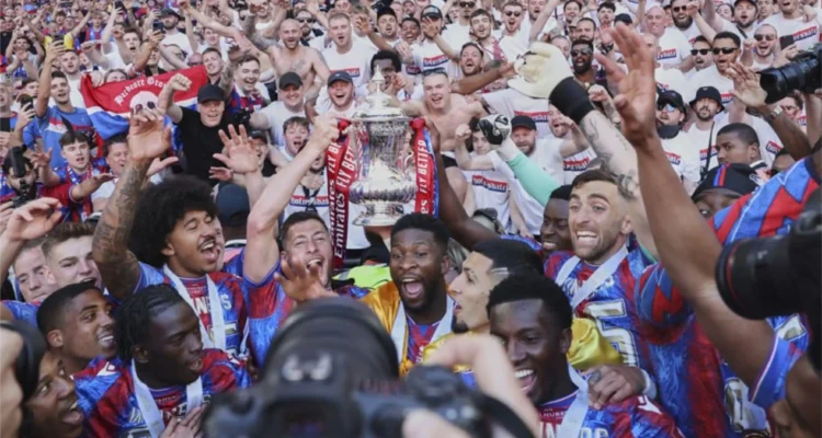 Crystal Pallace Bungkam Liverpool