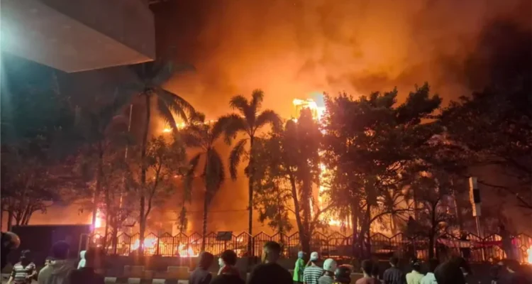 Demo Makassar Ricuh