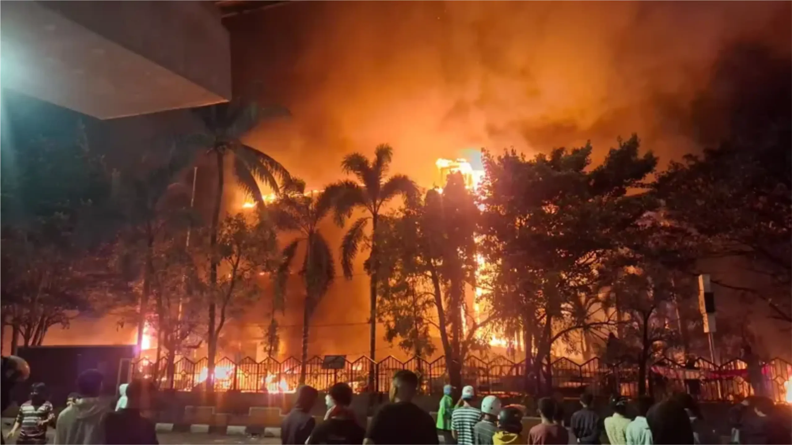 Demo Makassar Ricuh