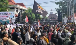 Demo Pati DPRD Sepakat Pemakzulan