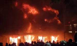 Grahadi Terbakar Imbas Demo Grahadi Terbakar Imbas Demo