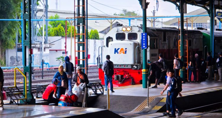 Kereta Api Kereta Api