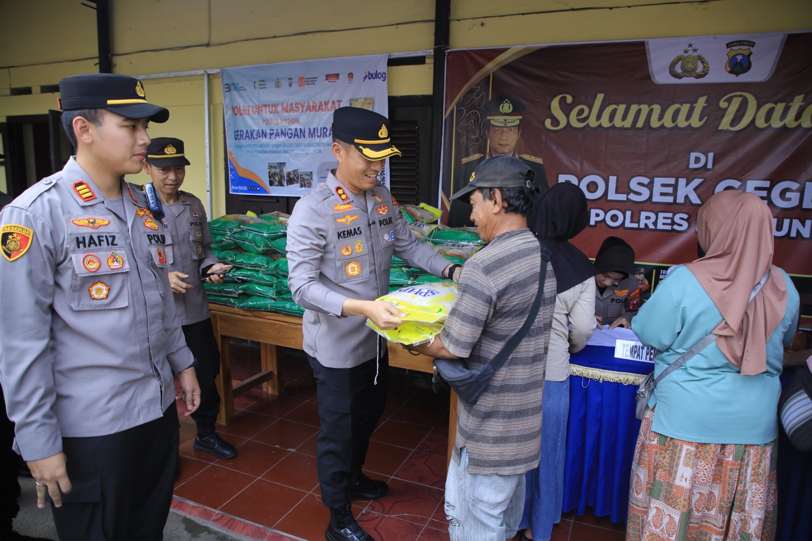 Kapolres Madiun Lepas 35,7 Ton Beras Murah