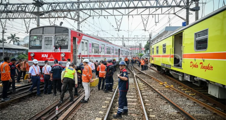 KRL Anjlok KRL Anjlok