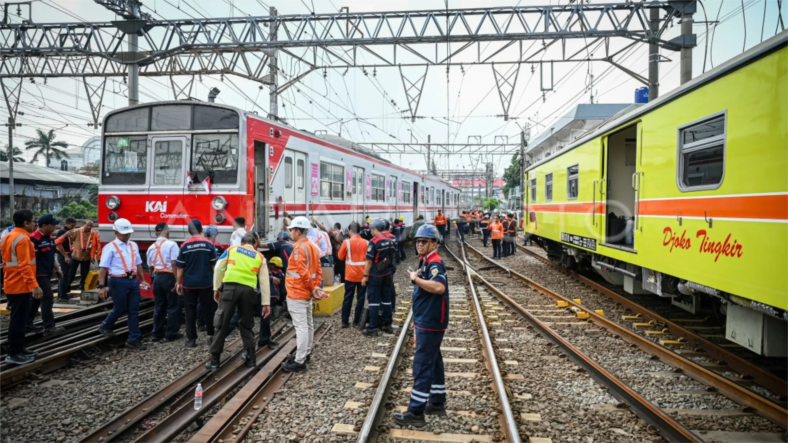 KRL Anjlok