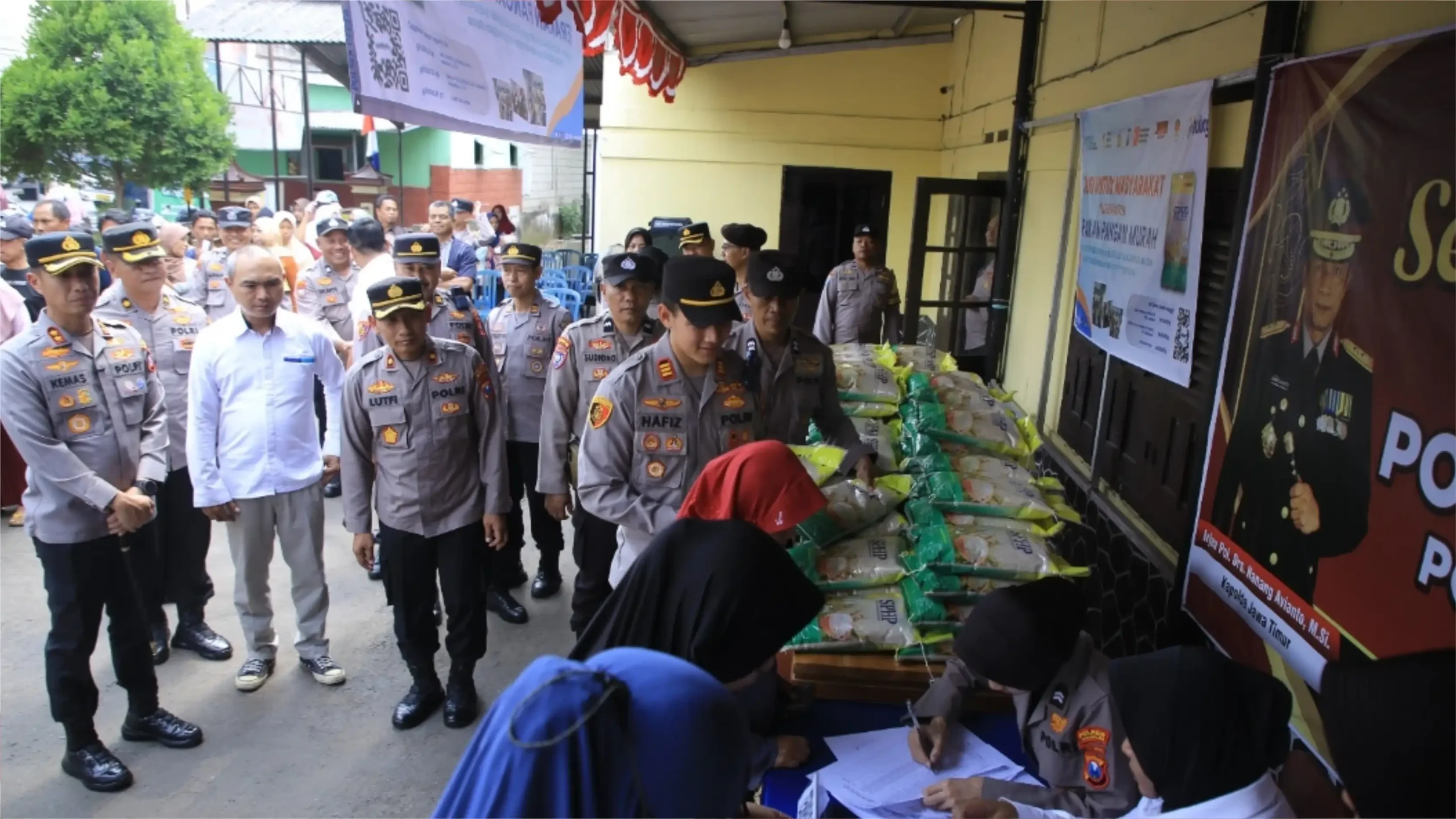 Kapolres Madiun melepas Beras Murah