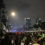 Massa Aksi Jakarta Bertahan Hingga Tengah Malam