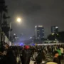 Massa Aksi Jakarta Bertahan Hingga Tengah Malam