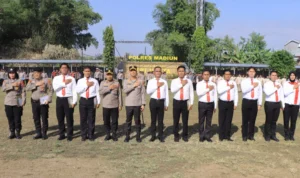 Kapolres Madiun Beri Penghargaan Anggotanya