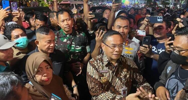 Bupati Pati Mundur ? Bupati Pati Mundur ?