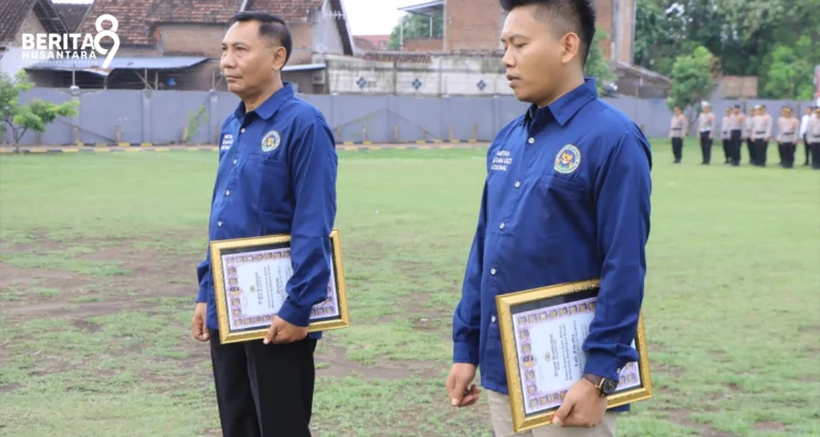 Warga Penerima Penghargaan Kapolres Madiun Warga Penerima Penghargaan Kapolres Madiun