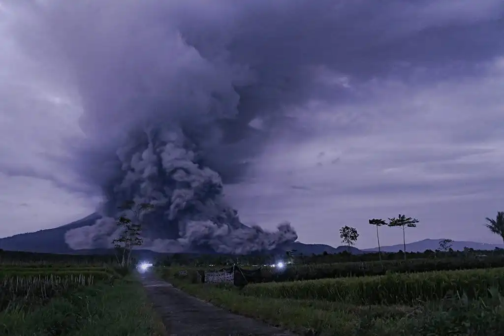 Semeru Erupsi Lagi