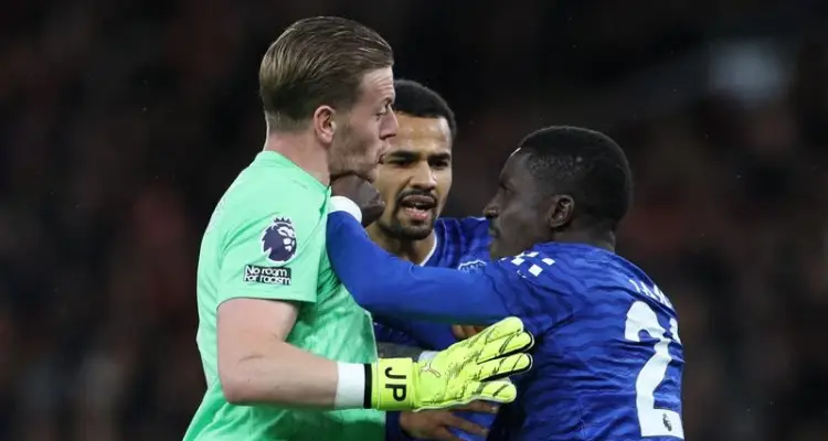 Gueye dan Keane yang berseteru saat Everton Melawan MU