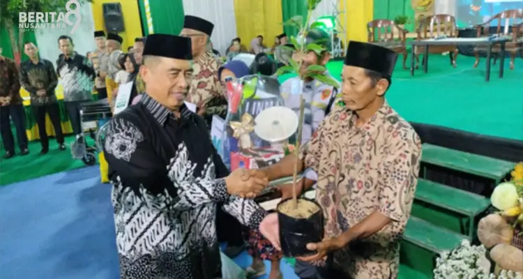 Bupati Madiun dalam Bakti Sosial Terpadu Bupati Madiun dalam Bakti Sosial Terpadu