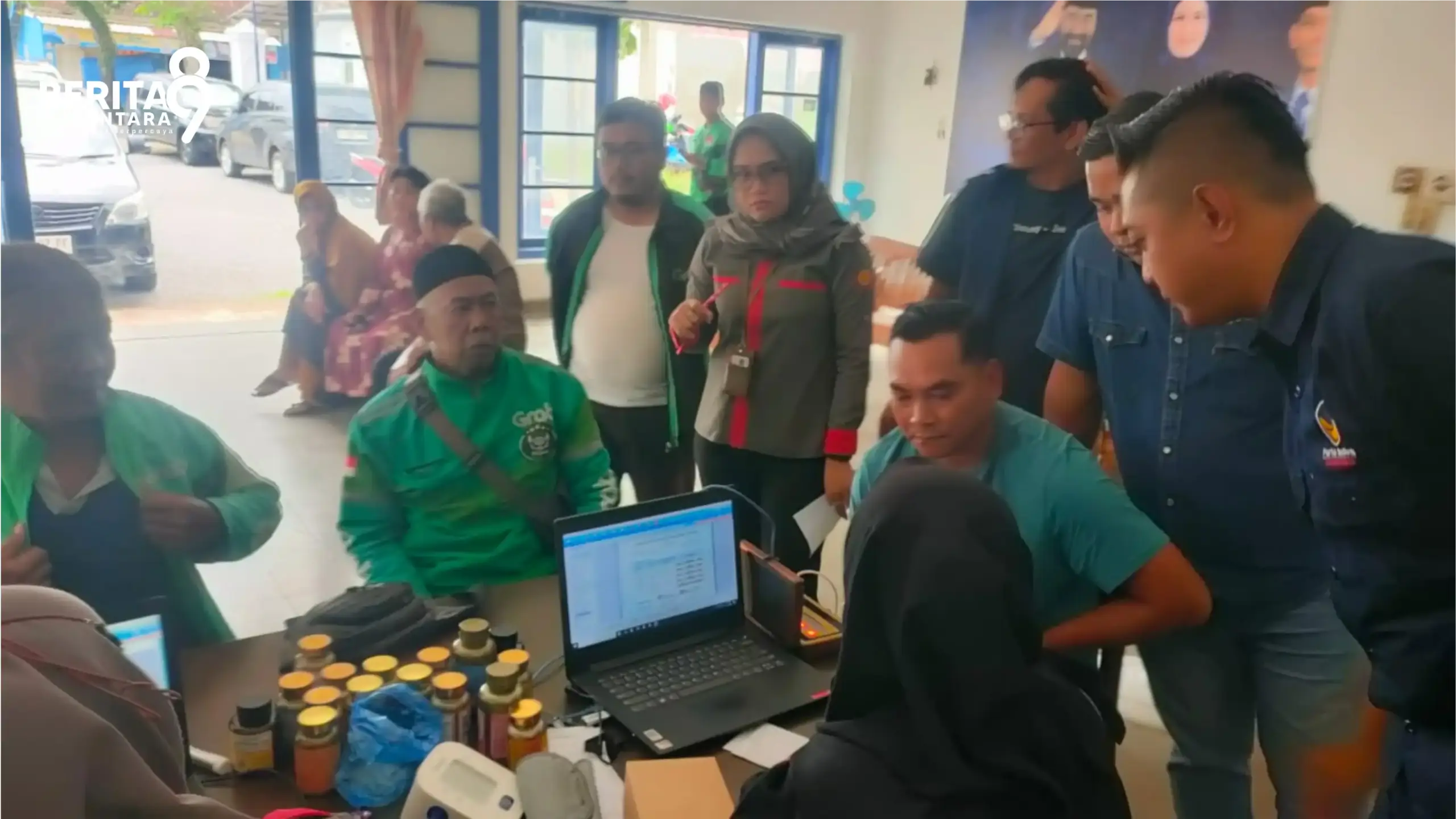 Komunitas Ojol Magetan ikut melakukan pemeriksaan gratis di kantor NasDem Magetan