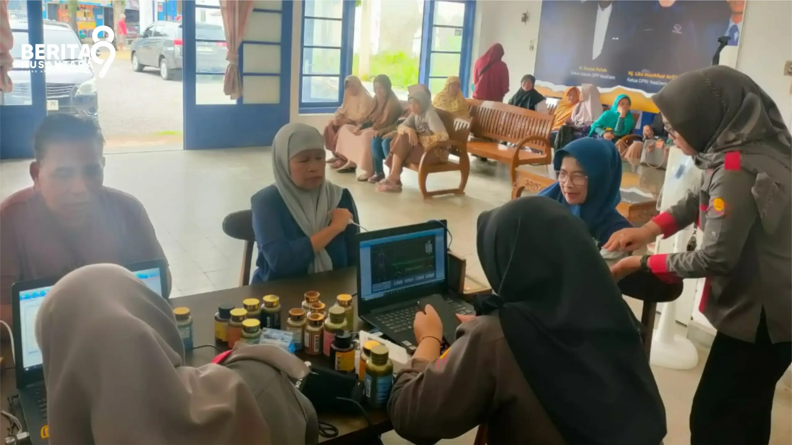 Warga antusias ikut cek kesehatan di kantor DPD NasDem Magetan