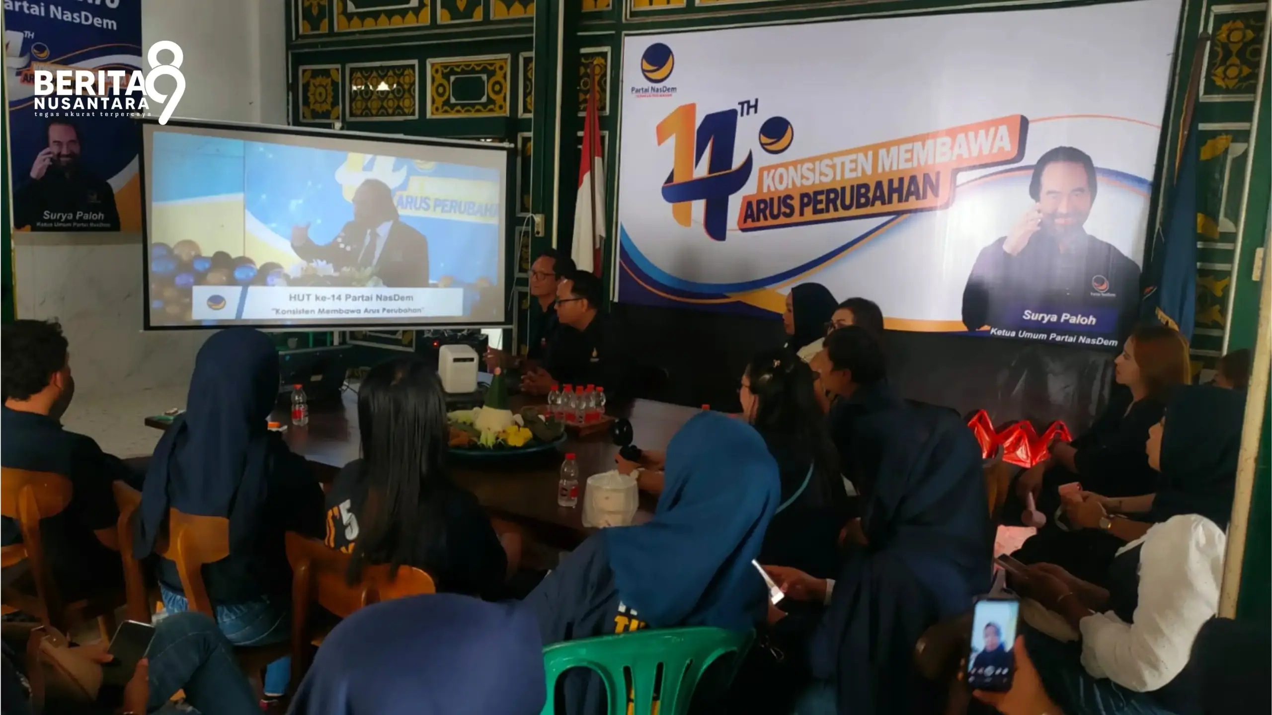 NasDem Magetan mendengarkan pidato ketua Umum NasDem