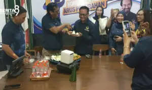 HUT ke 14 NasDem Potong Tumpeng