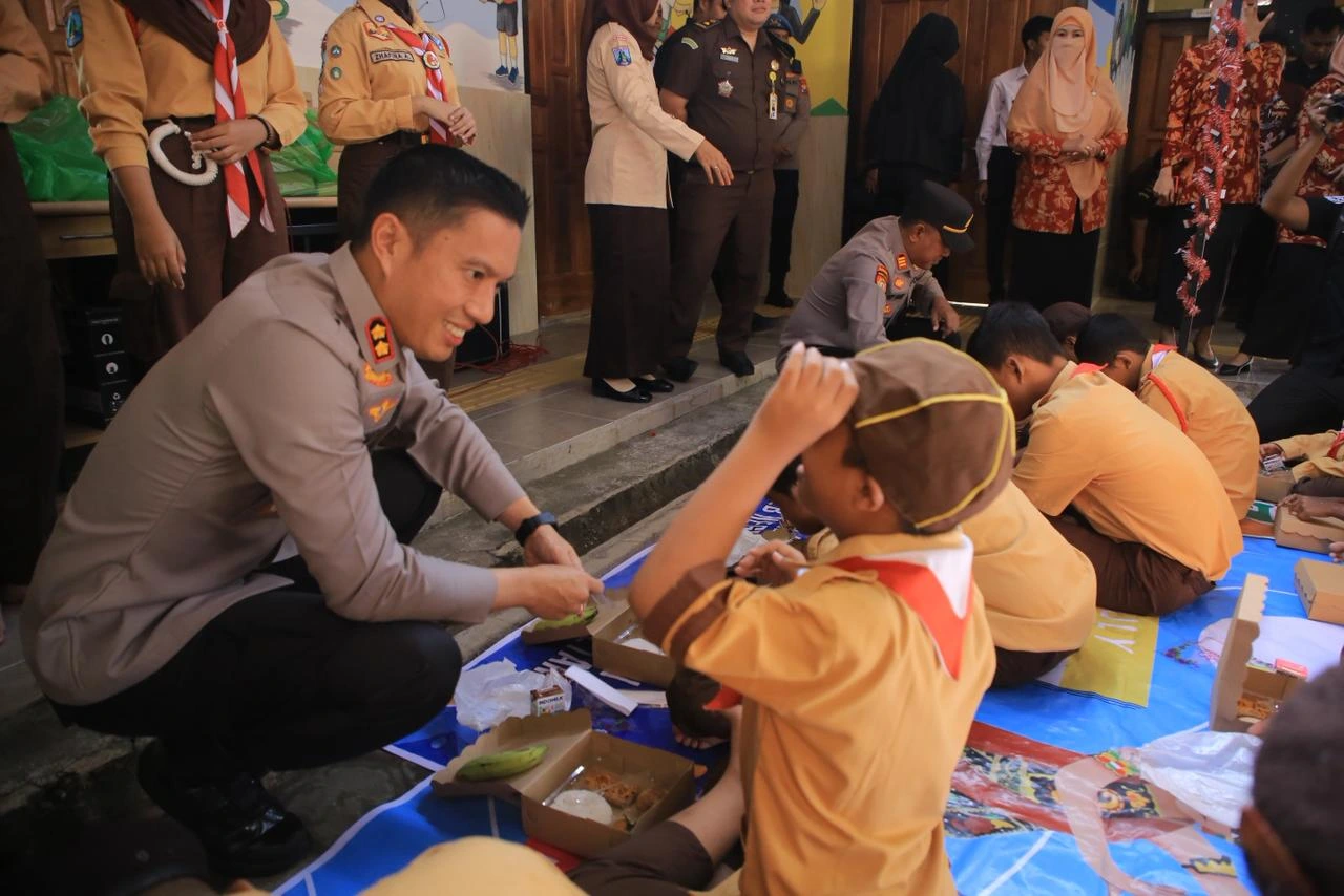 SPPG Polres Madiun menyajikan Nasi Pecel SPPG Polres Madiun menyajikan Nasi Pecel
