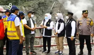 Khofifah Pimpin Koordinasi Penanganan Erupsi Semeru
