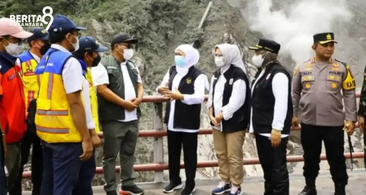 Khofifah Pimpin Koordinasi Penanganan Erupsi Semeru