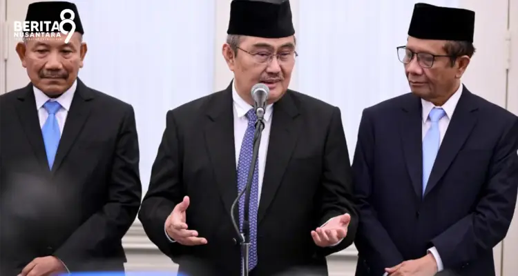 Mahfud MD bersama Jimly Asshidiqie dan Otto Hasibuan Mahfud MD bersama Jimly Asshidiqie dan Otto Hasibuan