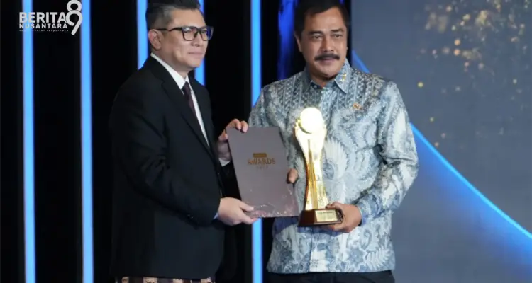 Menteri Agus Andrianto Menerima Detikcom Awards 2025