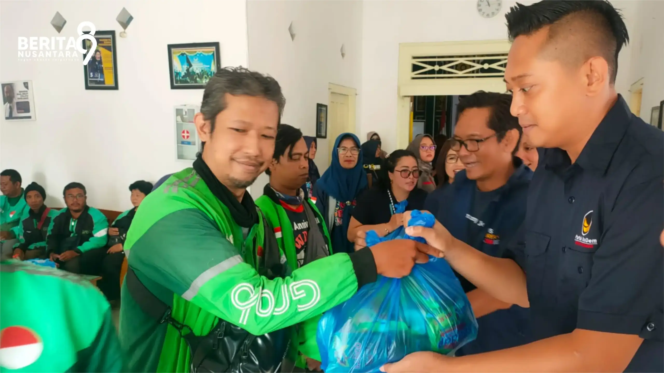 Pembagian Sembako ke Komunitas Ojol Magetan pada HUT ke 14 NasDem