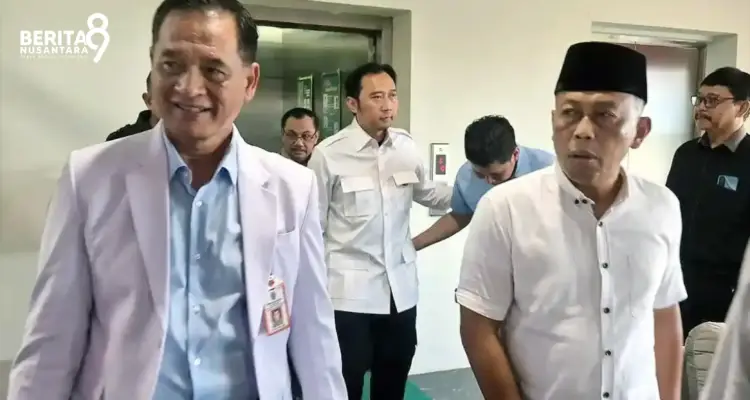 Yunus Mahatma bersama Sugiri Sancoko Yunus Mahatma bersama Sugiri Sancoko