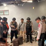 Samapta Polres Madiun Sterilisasi Gereja Samapta Polres Madiun Sterilisasi Gereja