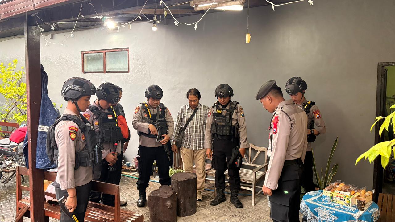 Samapta Polres Madiun Sterilisasi Gereja