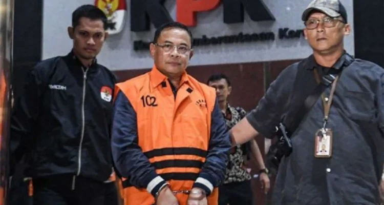 Bupati Pati Ditahan KPK Bupati Pati Ditahan KPK