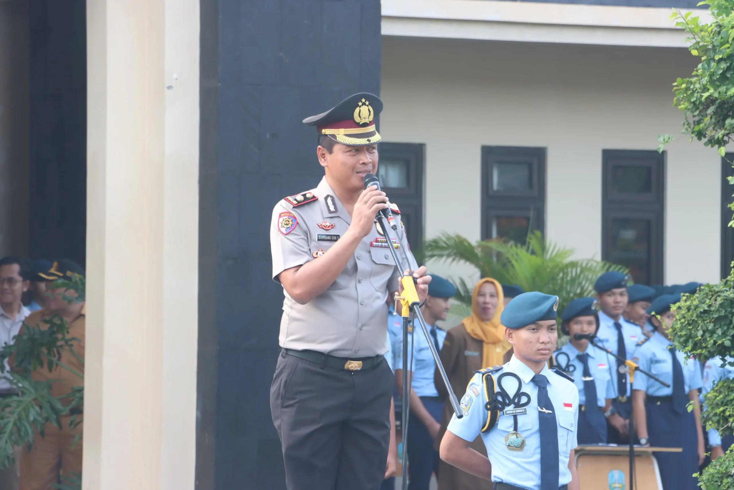 Wakapolres Madiun saat memberikan pengarahan