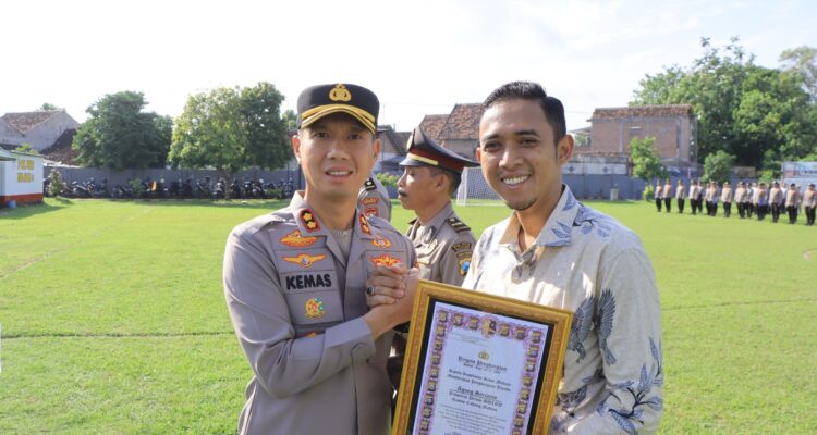 Kapolres Madiun Berikan Penghargaan kepada Pimpinan Bulog atas Dukungan Program Ketahanan Pangan Kapolres Madiun Berikan Penghargaan kepada Pimpinan Bulog atas Dukungan Program Ketahanan Pangan