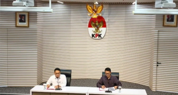 Wali Kota Madiun Resmi Tersangka KPK Wali Kota Madiun Resmi Tersangka KPK