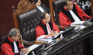 MK Tolak Uji Materi Rangkap Jabatan Polri MK Tolak Uji Materi Rangkap Jabatan Polri