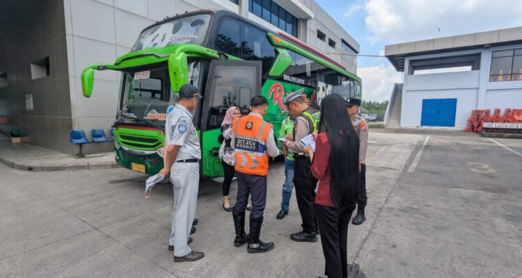 IMG-20260207-WA0026 Pastikan Keselamatan Penumpang, Polres Madiun Gelar Ramp Check Bus di Terminal Madiun