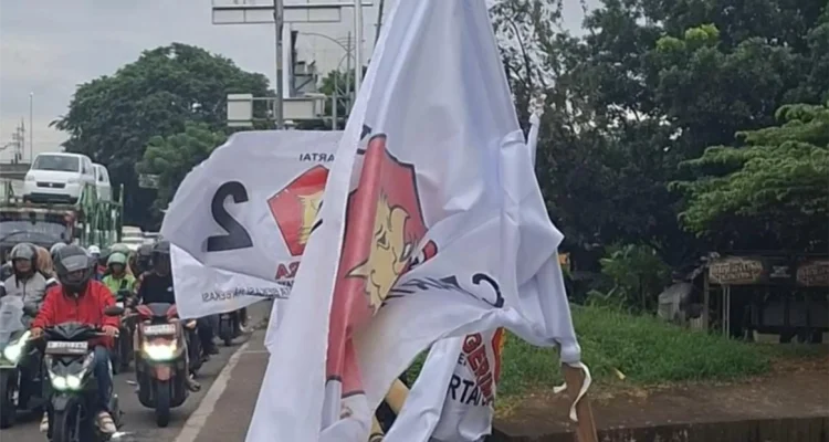 Prabowo Perintahkan Turunkan Atribut Gerindra Prabowo Perintahkan Turunkan Atribut Gerindra