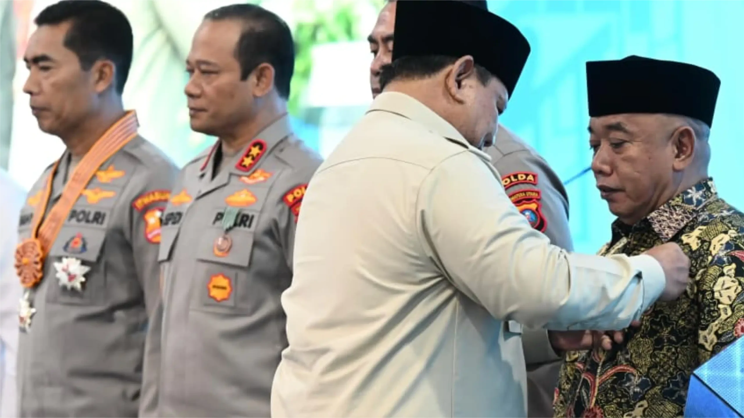 Presiden Sematkan Tanda Kehormatan ke 70 Tokoh Ketahanan Pangan dan Gizi