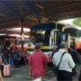 28 ribu penumpang padati terminal purabaya 28 ribu penumpang padati terminal purabaya
