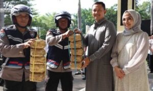 Bhabinkamtibmas Polres Magetan bersama Kapolres Magetan dan istri