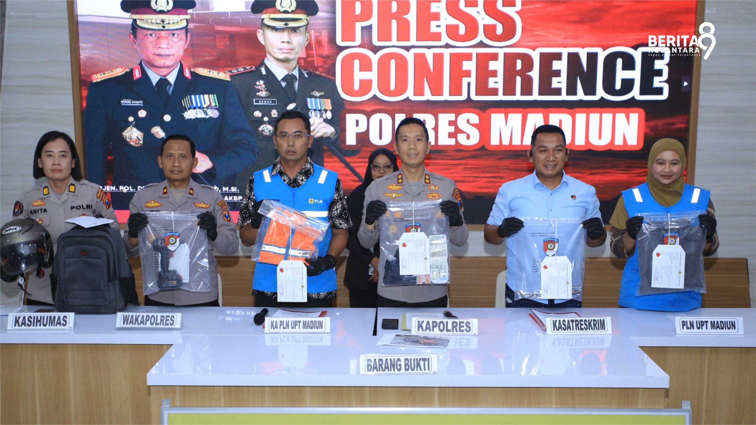 Kapolres Madiun memamerkan Barang bukti danal Press release
