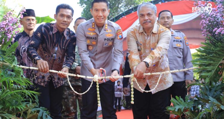 Kapolres Madiun meresmikan Jembatan MErah Putih Presisi