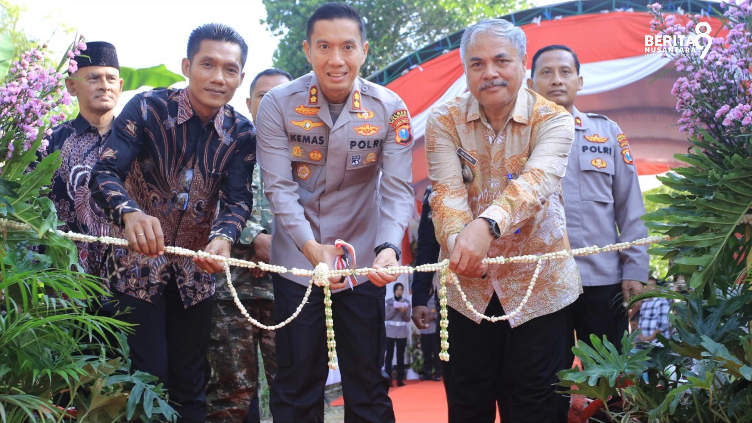 Kapolres Madiun meresmikan Jembatan MErah Putih Presisi