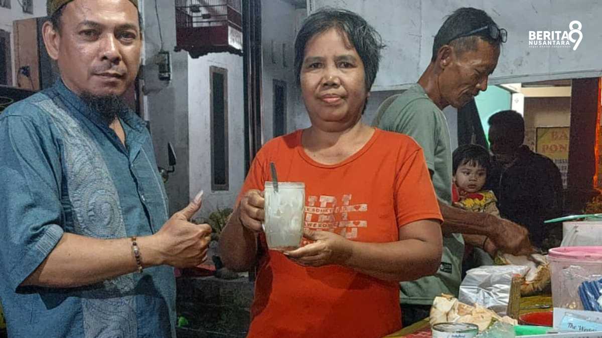 Ketua Squad Nusantara Surabaya saat berkunjung ke pelaku UMKM