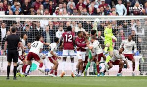 Momen Gol West Ham di waktu injury time