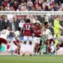 Momen Gol West Ham di waktu injury time