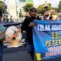 Protes Peternak Telur di Magetan